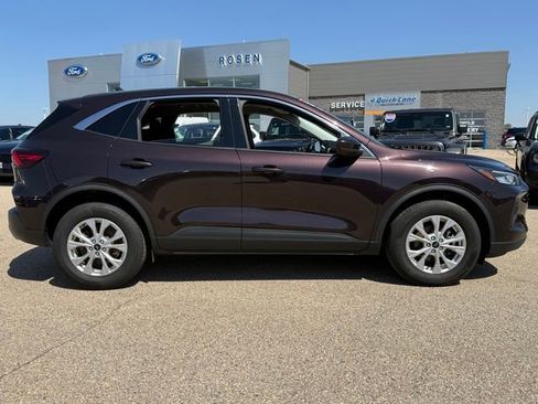 Used 2023 Ford Escape Active w/ Tech Pack #2 AWD/4WD image 2