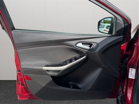 Used 2015 Ford Focus Titanium FWD image 19