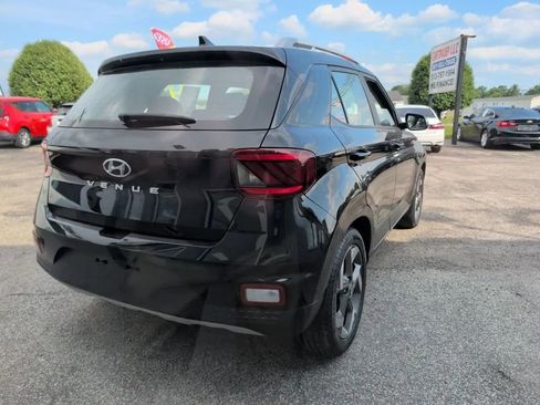 Used 2022 Hyundai Venue SEL FWD image 7