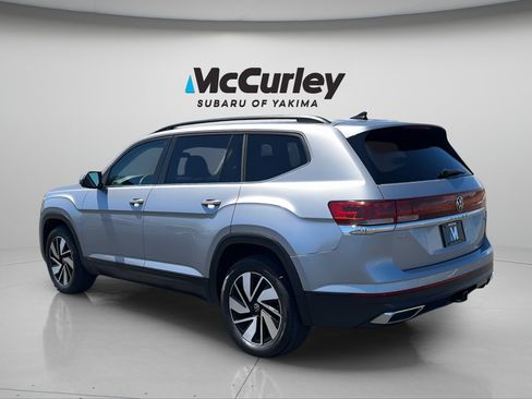 Used 2025 Volkswagen Atlas SE AWD/4WD image 4