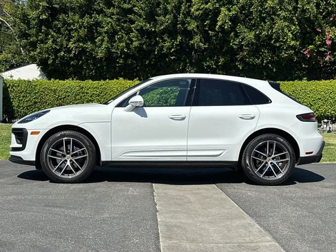 Used 2025 Porsche Macan AWD/4WD image 2