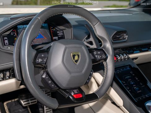Used 2020 Lamborghini Huracan EVO image 7