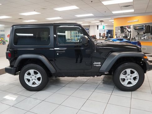 Used 2018 Jeep Wrangler Sport image 11