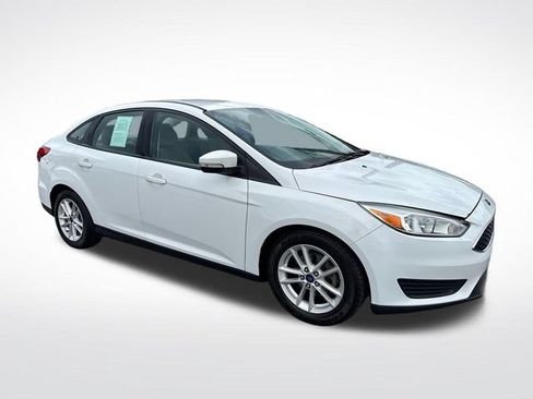 Used 2017 Ford Focus SE w/ Interior Protection Package FWD image 7