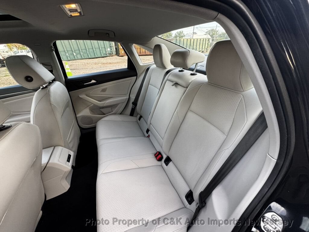 Used 2019 Volkswagen Jetta SEL w/ Cold Weather Package FWD image 21