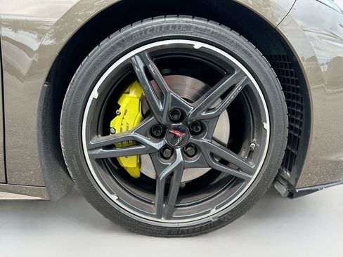 Used 2021 Chevrolet Corvette Stingray Premium Cpe w/ Z51 Performance Package image 31