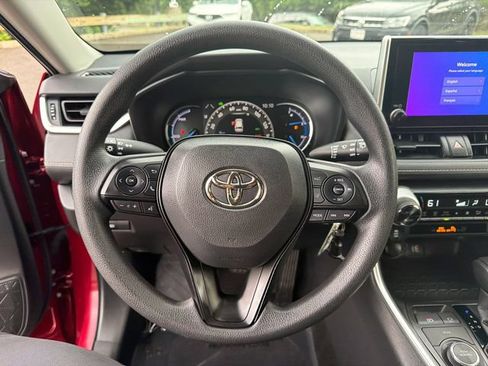 Used 2025 Toyota RAV4 LE AWD/4WD image 27