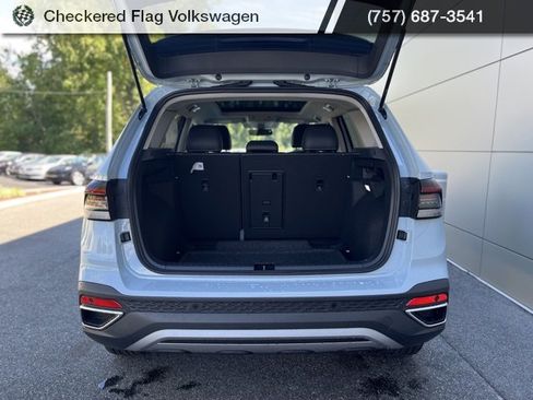 New 2025 Volkswagen Taos SE image 19