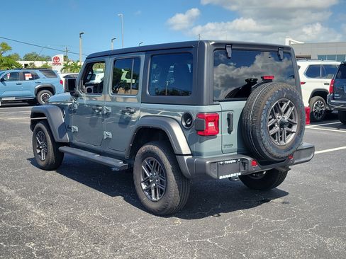 Used 2025 Jeep Wrangler Unlimited Sport AWD/4WD image 4