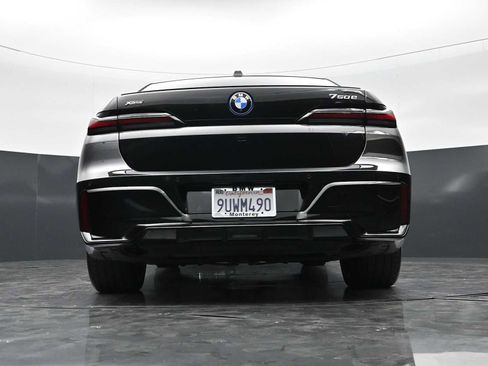 Used 2025 BMW 750e xDrive image 28