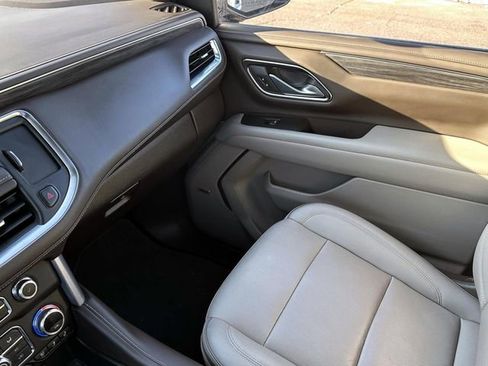 Used 2022 GMC Yukon SLT w/ SLT Premium Package image 32