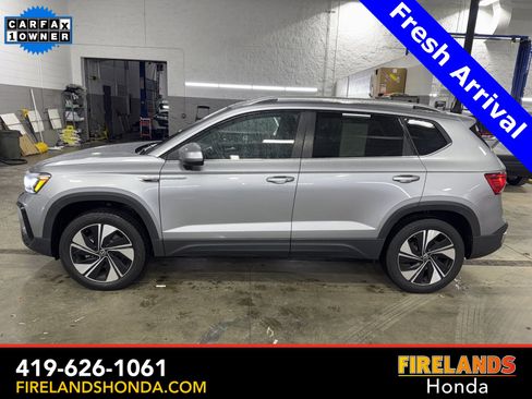 Used 2024 Volkswagen Taos SE image 1