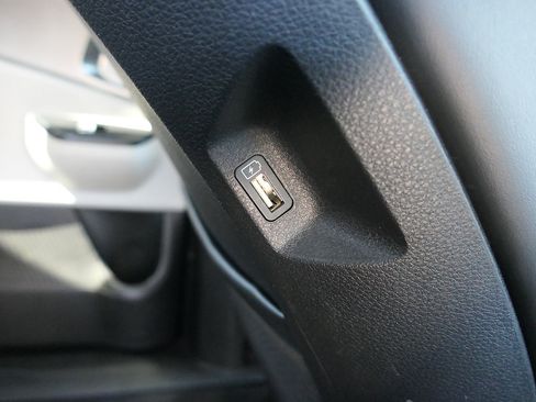 Used 2024 Kia Carnival LX FWD image 26