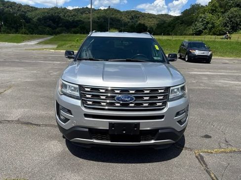 Used 2017 Ford Explorer XLT w/ Equipment Group 202A AWD/4WD image 3