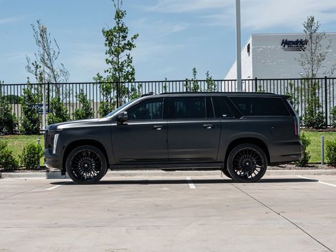 Used 2026 Cadillac Escalade ESV Platinum Sport w/ LPO, ONYX Package AWD/4WD image 6