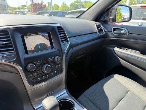 Used 2019 Jeep Grand Cherokee Laredo image 20
