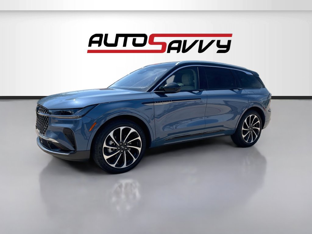 Used 2025 Lincoln Nautilus Black Label AWD/4WD image 3