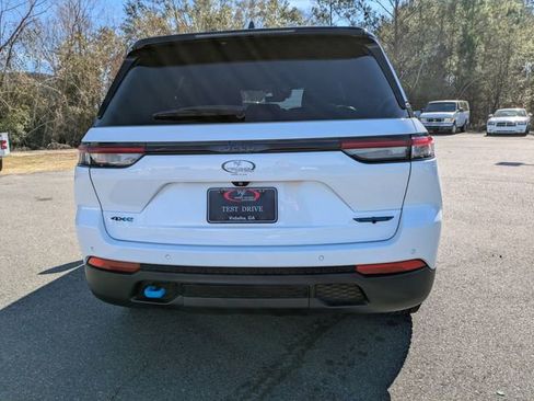 Used 2022 Jeep Grand Cherokee Trailhawk AWD/4WD image 5