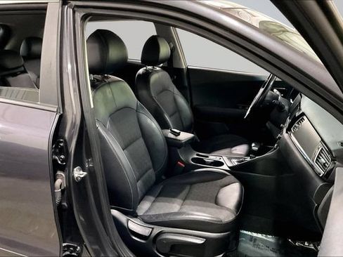 Used 2018 Kia Niro EX w/ Option Group 020 FWD image 7