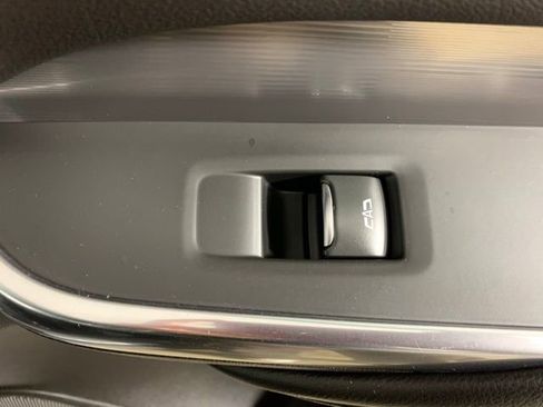 Used 2024 Cadillac XT4 Premium Luxury image 30