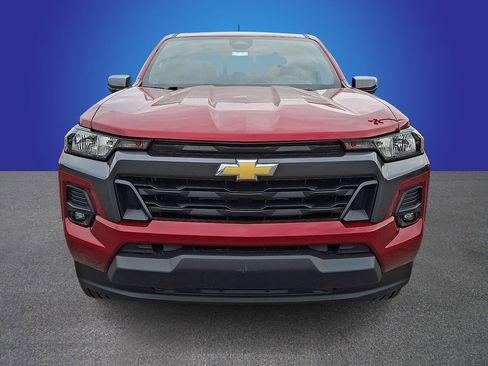 Used 2024 Chevrolet Colorado LT w/ LT Convenience Package II AWD/4WD image 2