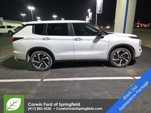 Used 2024 Mitsubishi Outlander SE image 3