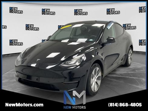 Used 2022 Tesla Model Y Long Range AWD/4WD image 1