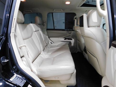 Used 2013 Lexus LX 570 4WD w/ Luxury Pkg w/Pre-crash image 92
