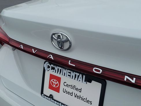 Certified 2019 Toyota Avalon XLE w/ Moonroof Package FWD image 6