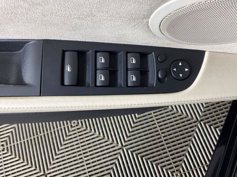Used 2011 BMW Z4 sDrive35is RWD image 16