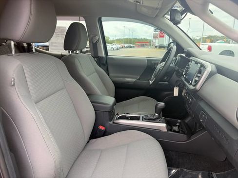 Used 2021 Toyota Tacoma SR5 RWD image 12
