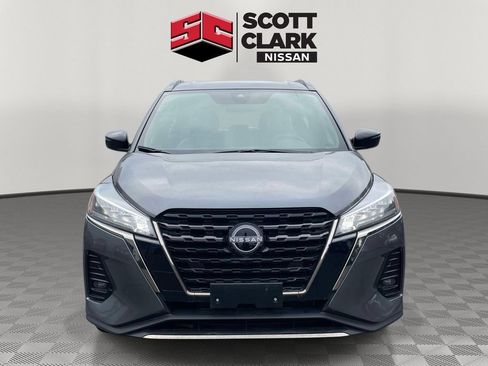Used 2023 Nissan Kicks SR w/ SR Premium Package FWD image 2