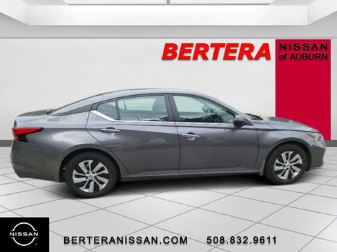Used 2024 Nissan Altima 2.5 S FWD image 2