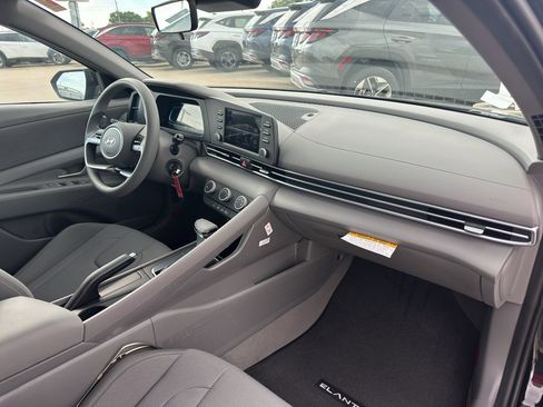New 2026 Hyundai Elantra SE FWD image 27