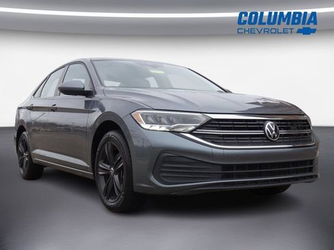 Used 2022 Volkswagen Jetta SE image 1