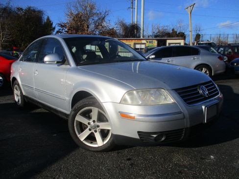 Used 2004 Volkswagen Passat GLX image 2