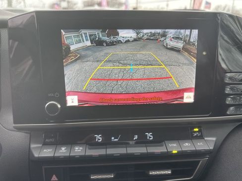 Used 2025 Toyota Camry LE image 10