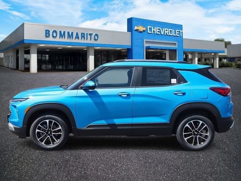 New 2025 Chevrolet TrailBlazer LT w/ Convenience Package FWD image 2