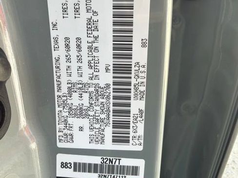 Used 2025 Toyota Sequoia Limited AWD/4WD image 9