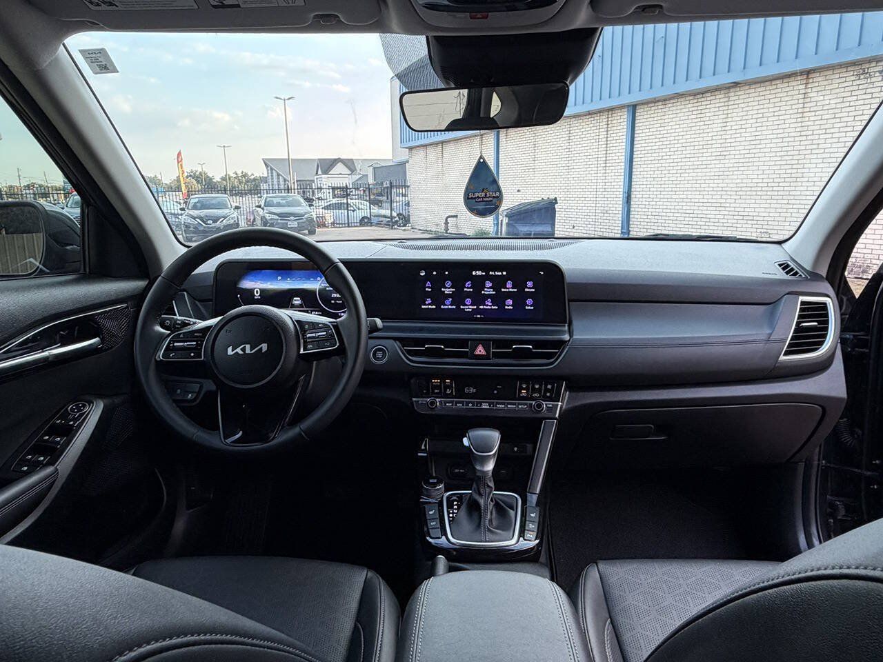 Used 2025 Kia Seltos EX FWD image 21