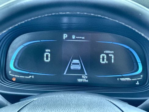 Used 2023 Hyundai Venue Limited w/ Cargo Package FWD image 16