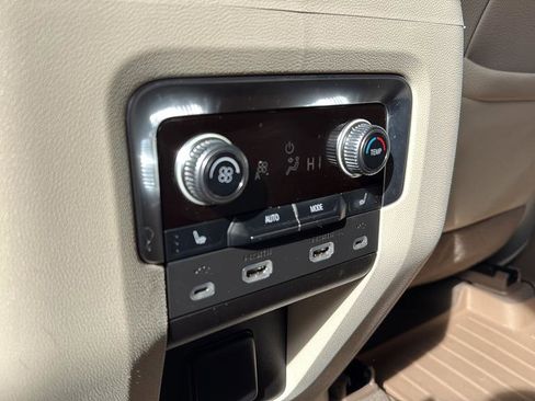 Used 2021 GMC Yukon Denali w/ Advanced Technology Package image 17