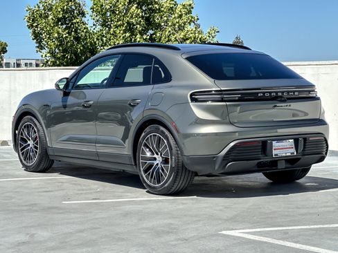 Used 2025 Porsche Macan 4S Electric AWD/4WD image 3