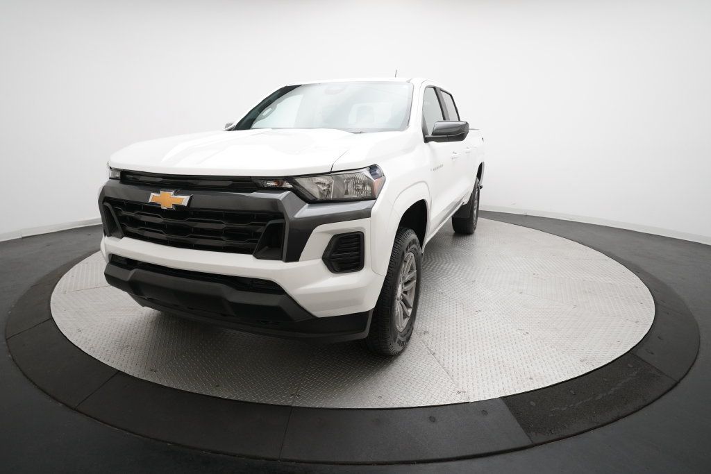 Used 2023 Chevrolet Colorado LT AWD/4WD image 11