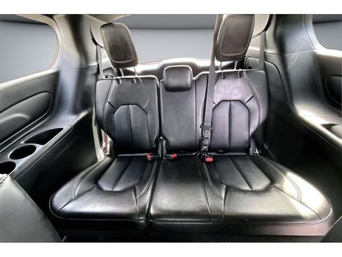 Certified 2025 Chrysler Pacifica Select image 30