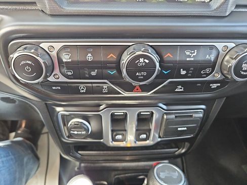 Used 2022 Jeep Wrangler Sport image 29