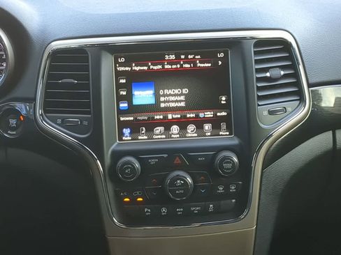 Used 2016 Jeep Grand Cherokee Laredo 75th Anniversary image 27