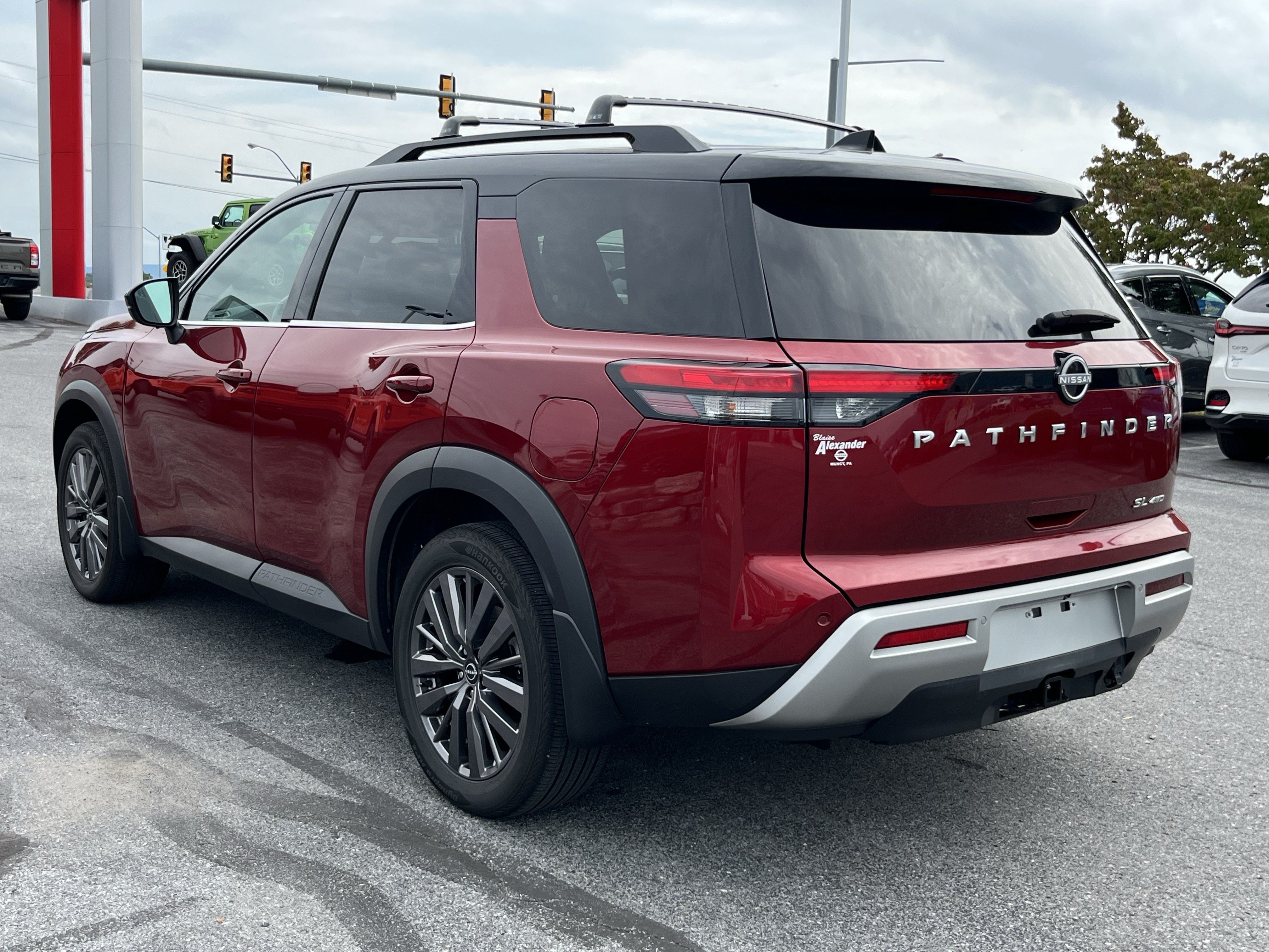Used 2024 Nissan Pathfinder SL w/ SL Premium Package AWD/4WD image 9