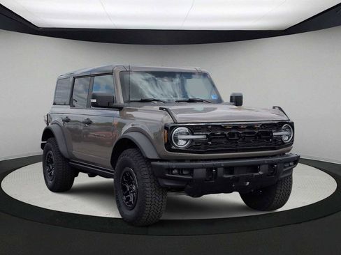 Used 2025 Ford Bronco Badlands AWD/4WD image 2