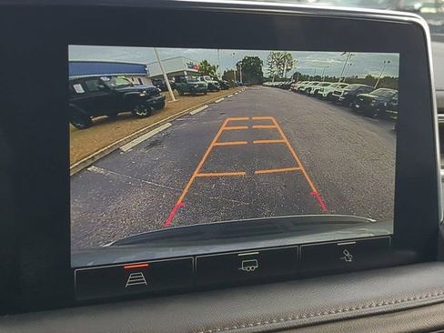 Used 2024 GMC Yukon SLE w/ Gmc Pro Safety Plus Package image 19